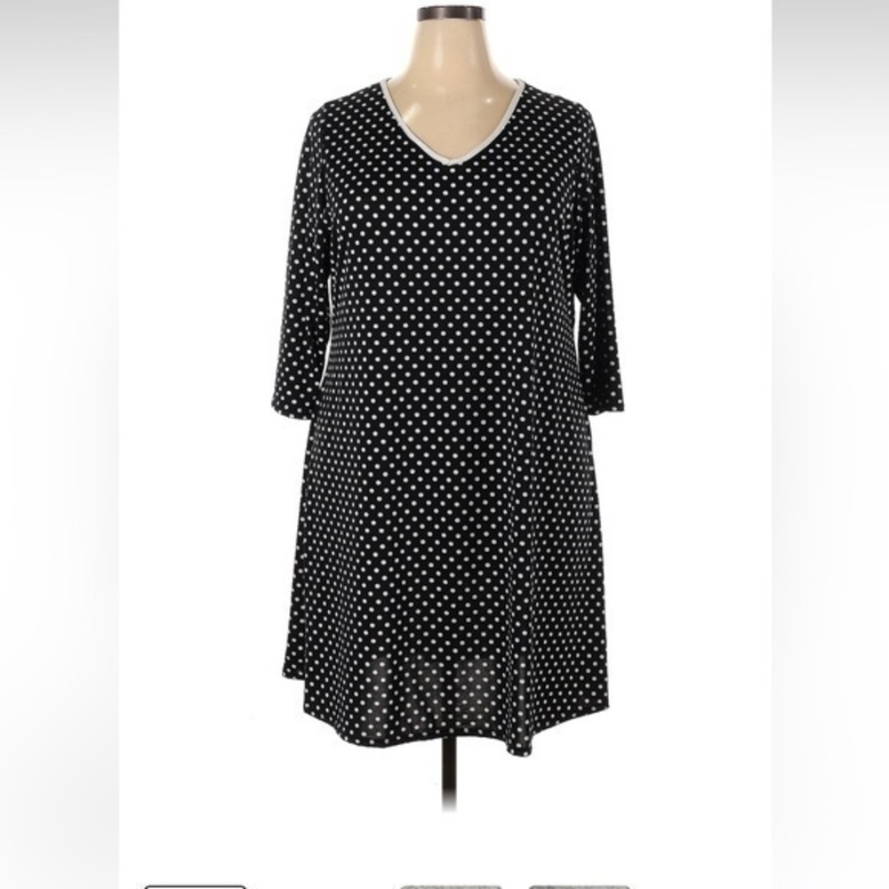 TIANA B. Black and white polka-dotted V neck size 2X
